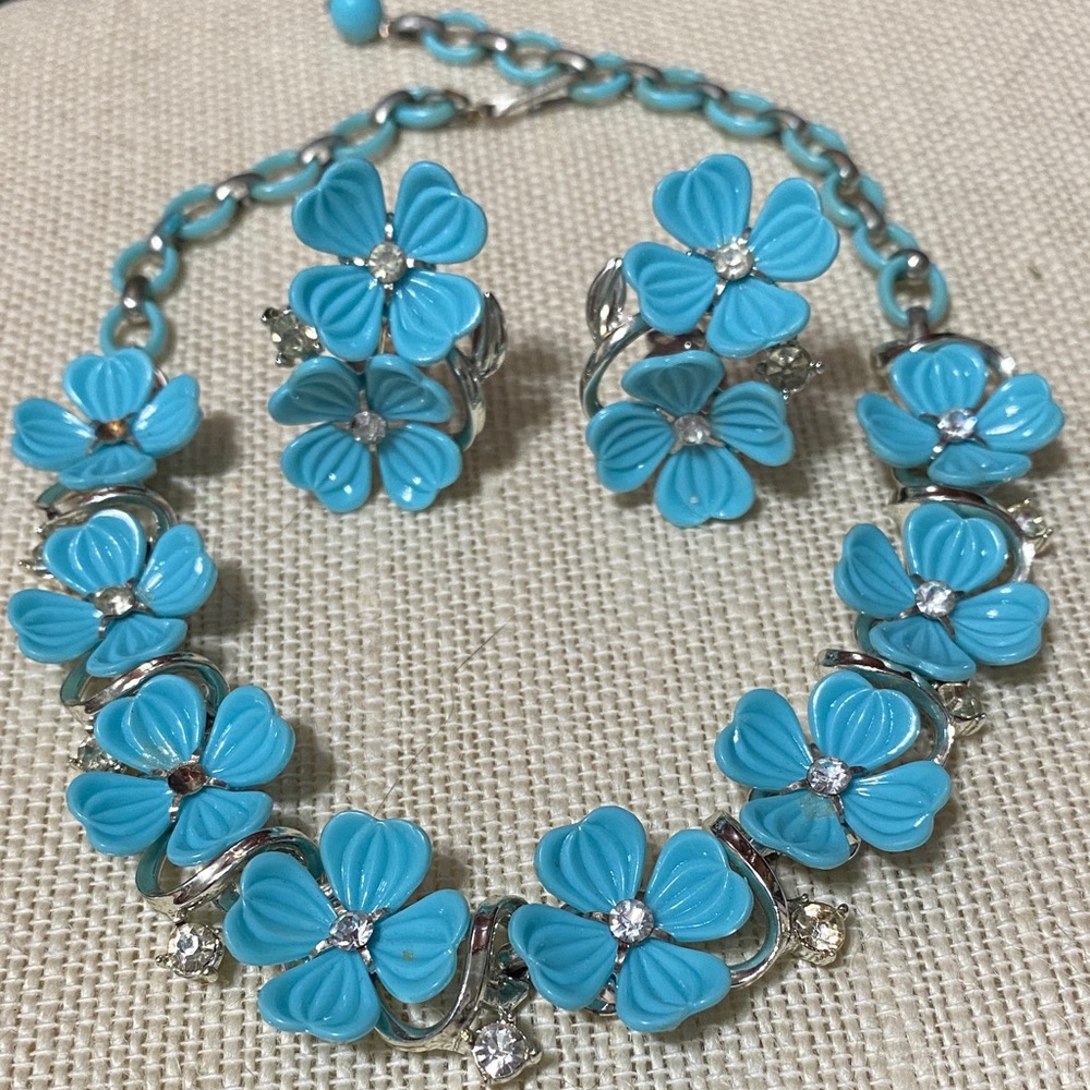 Lisner Vintage blue flower rhinestone necklace & clip earring 50’s Jewelry Set